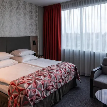 Hp Park Plaza Hotell 4*