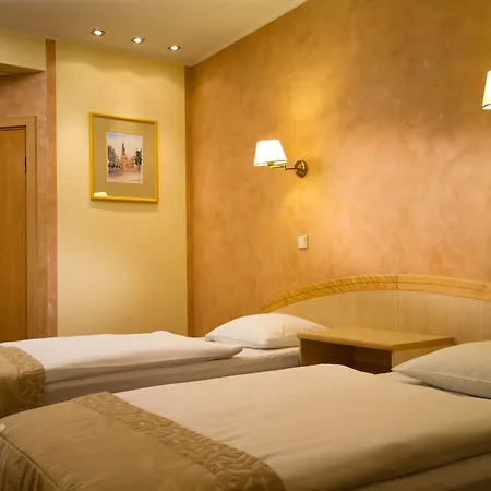 Hp Park Plaza מלון