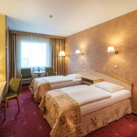 Hp Park Plaza מלון