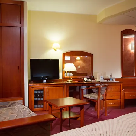 Hp Park Plaza מלון 4*