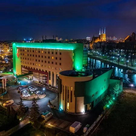Hp Park Plaza Otel 4*