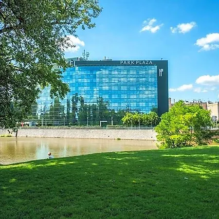 מלון Hp Park Plaza 4*