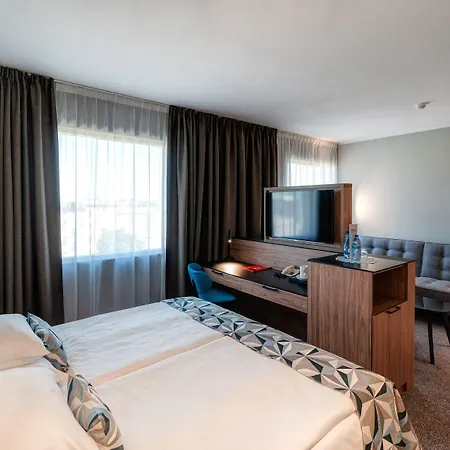 Hp Park Plaza Hotel