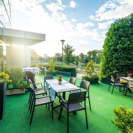 Hp Park Plaza Hotel