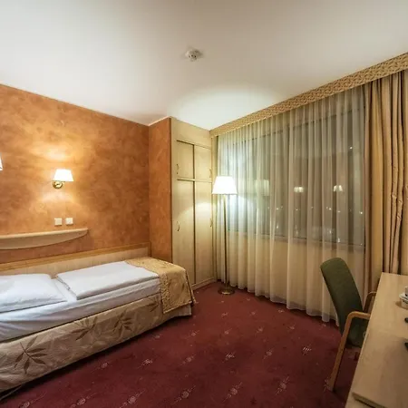 Ξενοδοχείο Hp Park Plaza