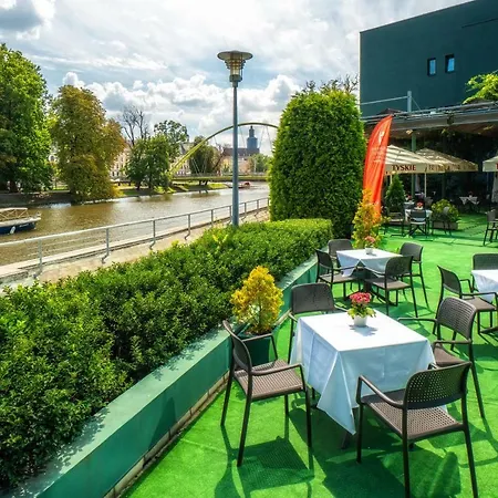 Hp Park Plaza מלון 4*