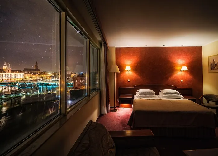 Hp Park Plaza فندق 4*