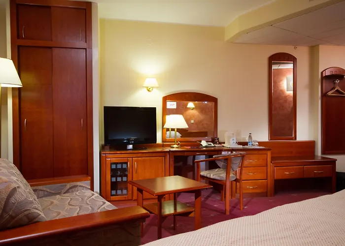 Hp Park Plaza فندق 4*